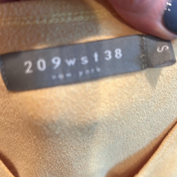 Scrumptious suede feel and look top in a beautiful buttery yellow - Picture 4 of 4